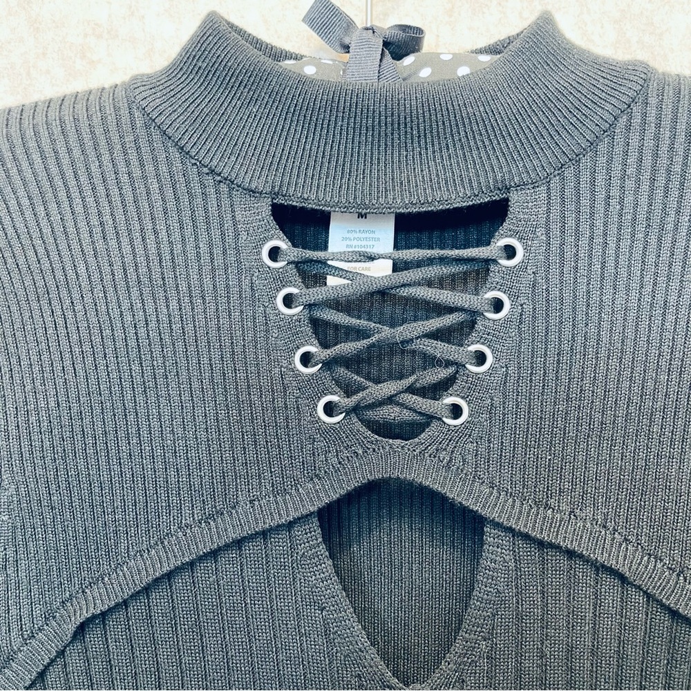 Women's Lace Up Long Sleeve Little Black Dress with Keyhole Peephole M Juniors - Picture 2 of 7